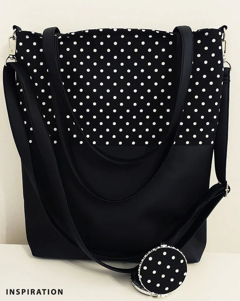 100% Kokvilnas audums - baltas pumpiņas uz tumši zilnas fona (3 mm) 115 g/m²