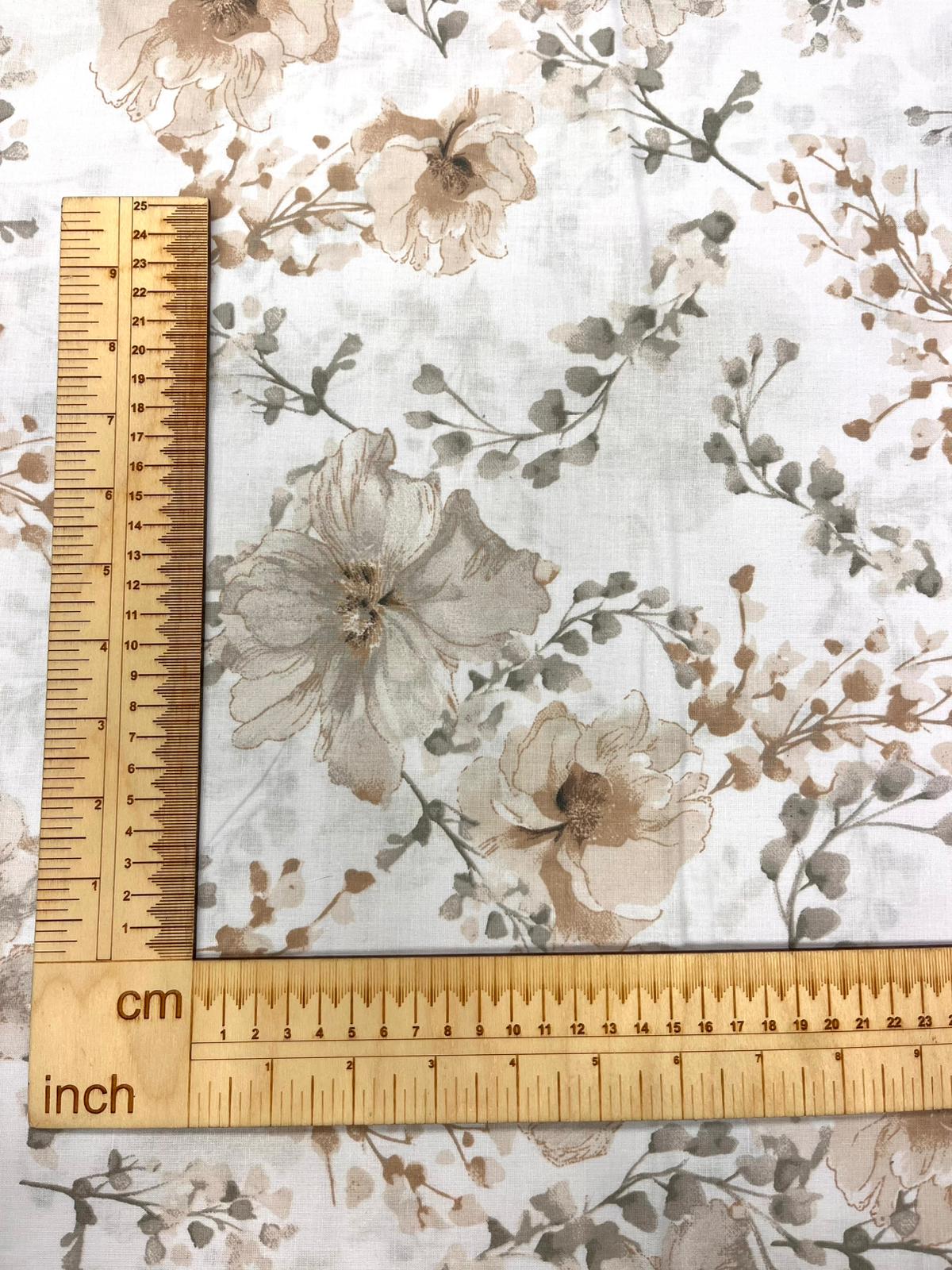 Attēls ar 100% Kokvilnas audums - balti ziedi 125 g/m² – pieejams Šarlotes audumi