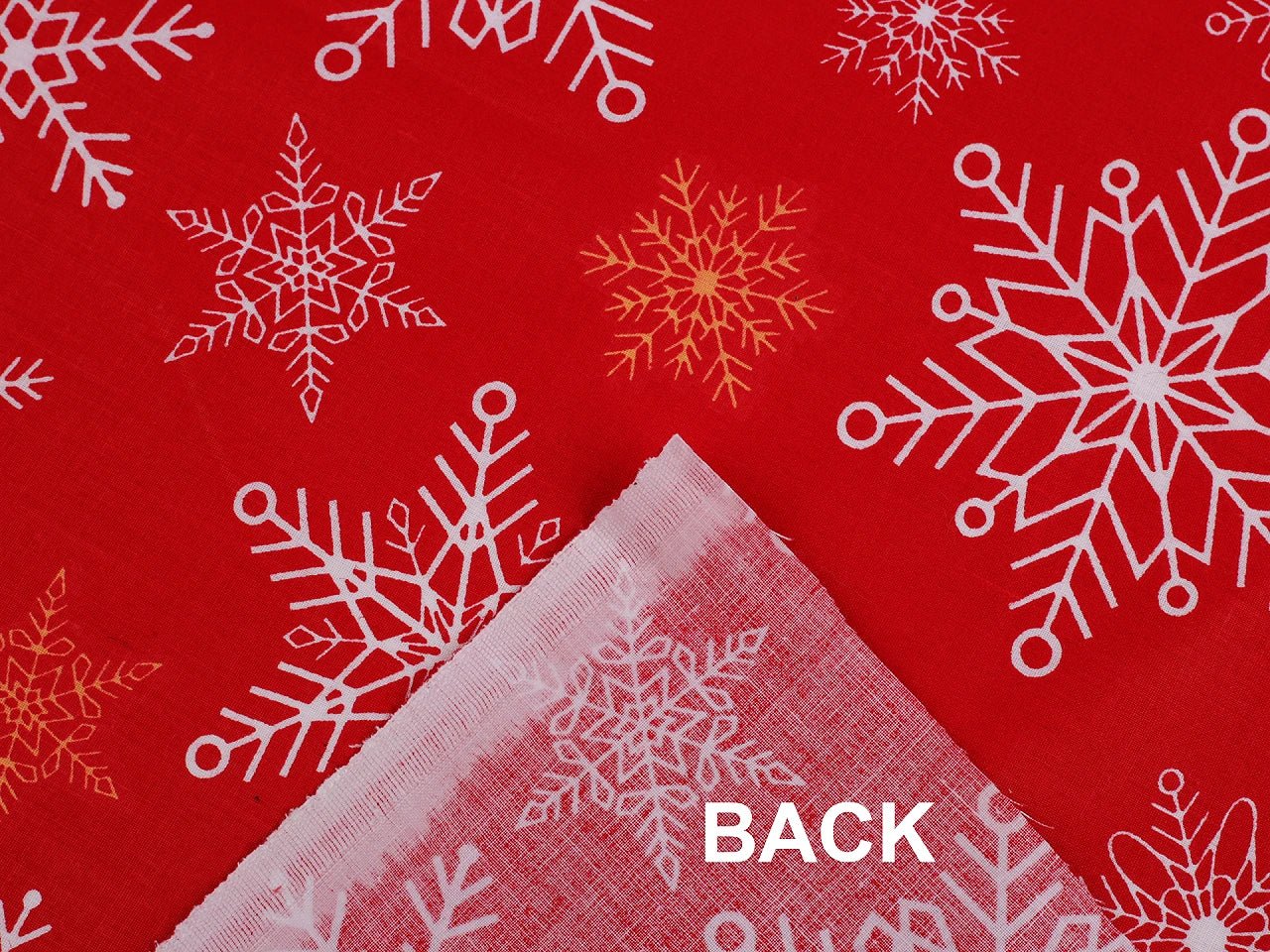Attēls ar 100% Kokvilnas audums - sniegpārslas uz sarkana fona 125 g/m (DRĪZUMĀ PLAUKTOS) – pieejams Šarlotes audumi