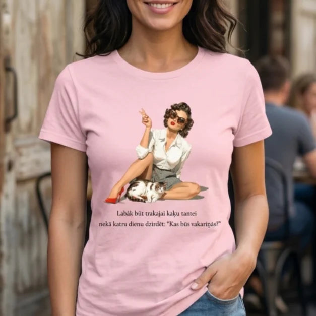 T-krekls “Labāk būt trakajai kaķu tantei nekā katru dienu dzirdēt: “Kas būs vakariņās?”