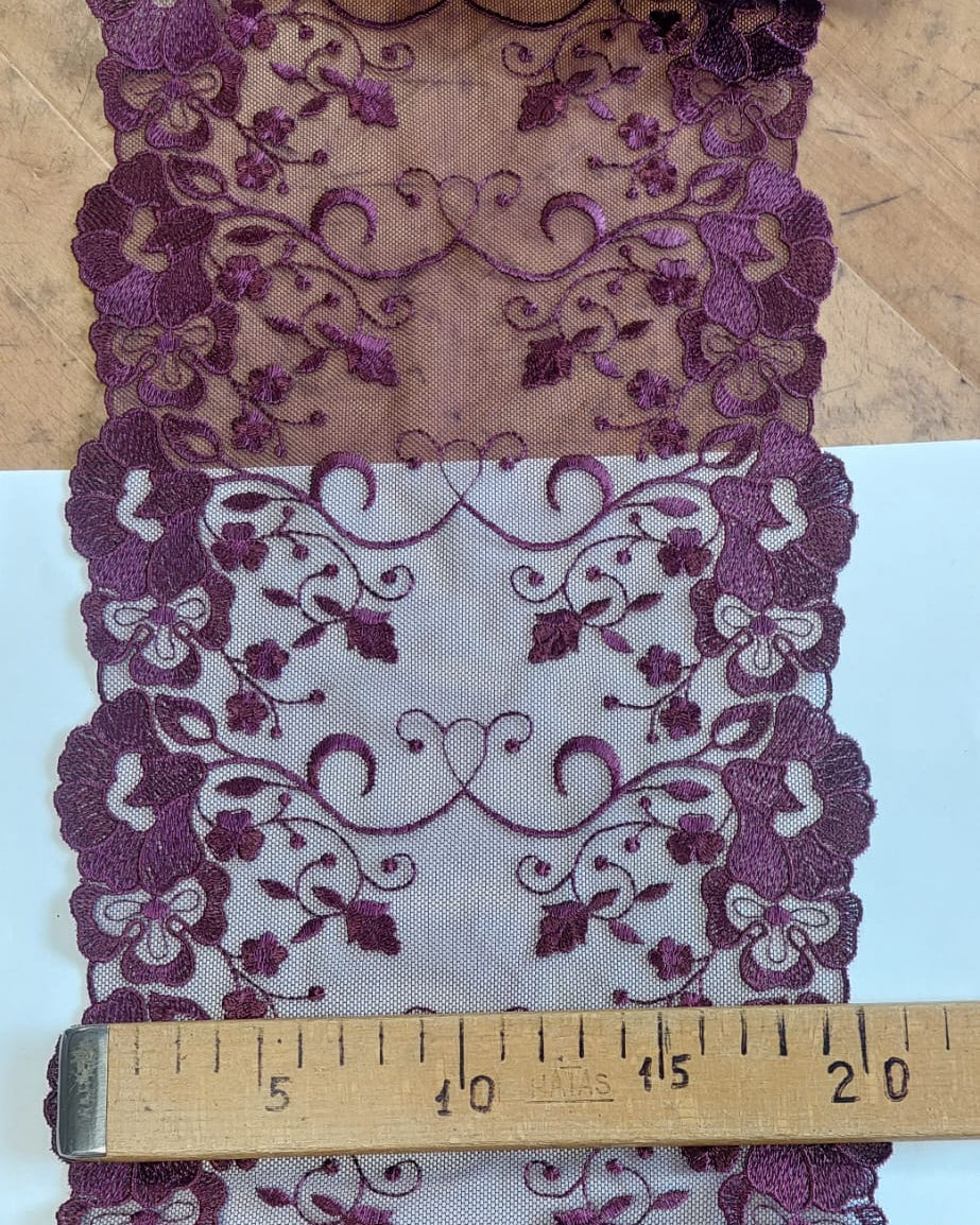 Izšūta mežģīne 20 cm-purpura tonī