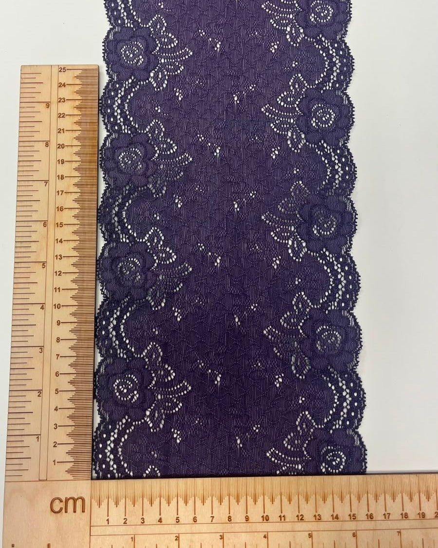 Pilt elastilisest pitsist 17 cm, lilla – saadaval veebis Šarlotes audumi