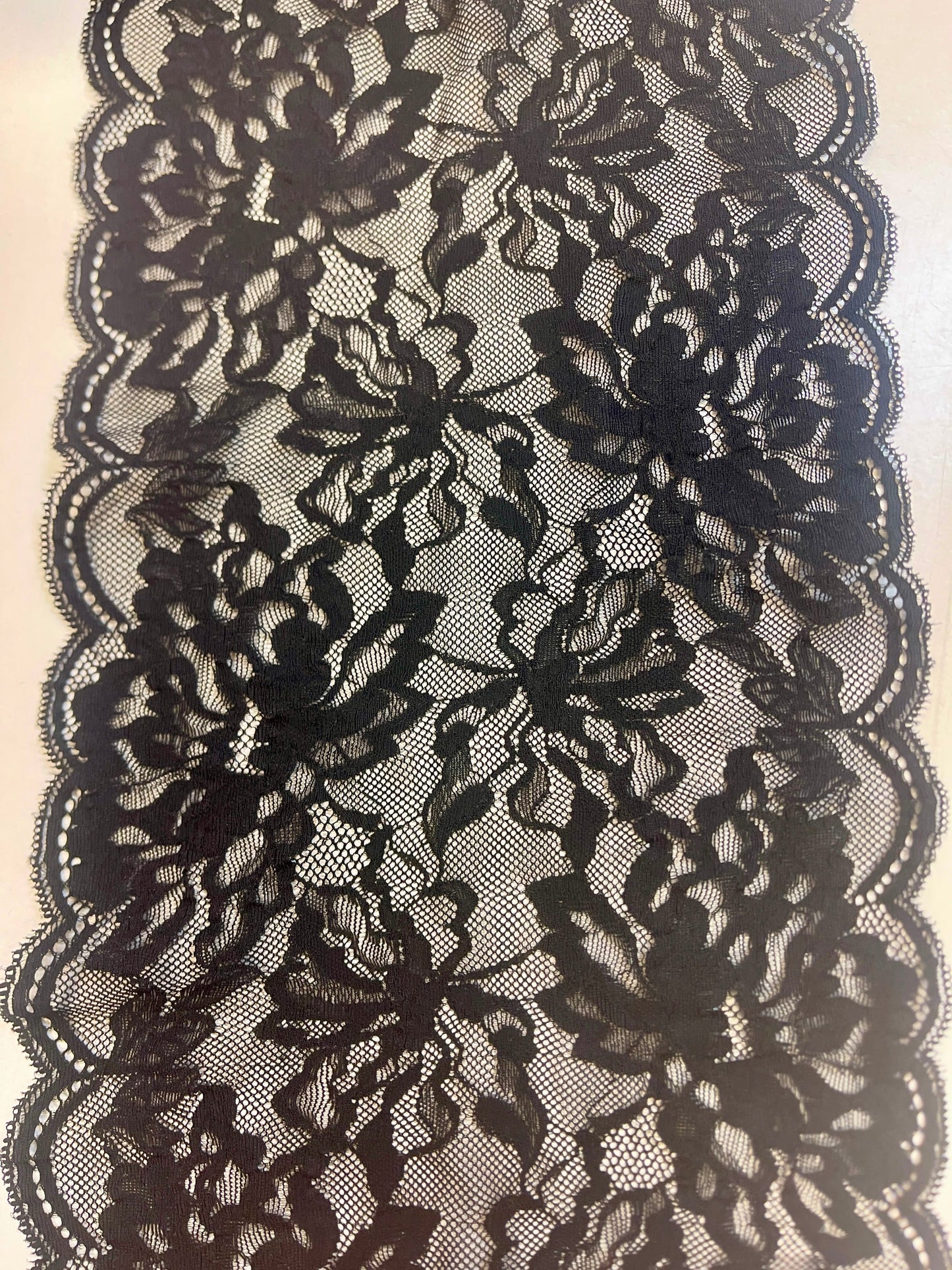 Image of elastic lace 20 cm-charcoal black – available online at Šarlotes audumi