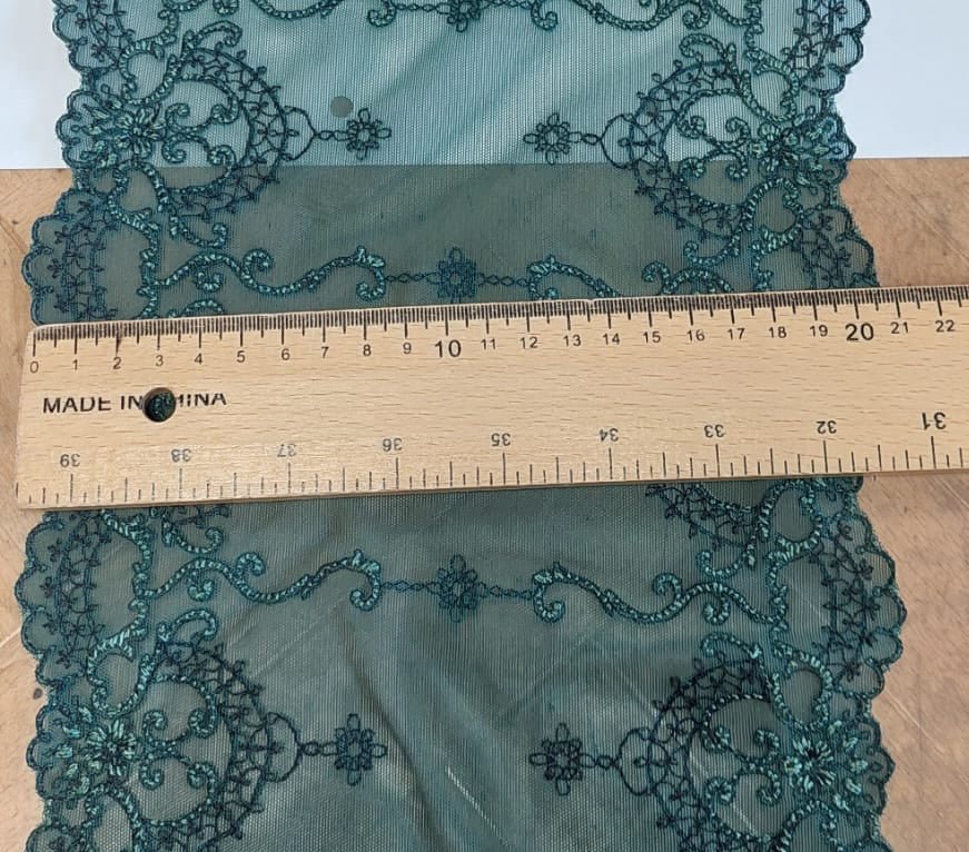 Image with elastic lace 20 cm-green – available at Šarlotes audumi
