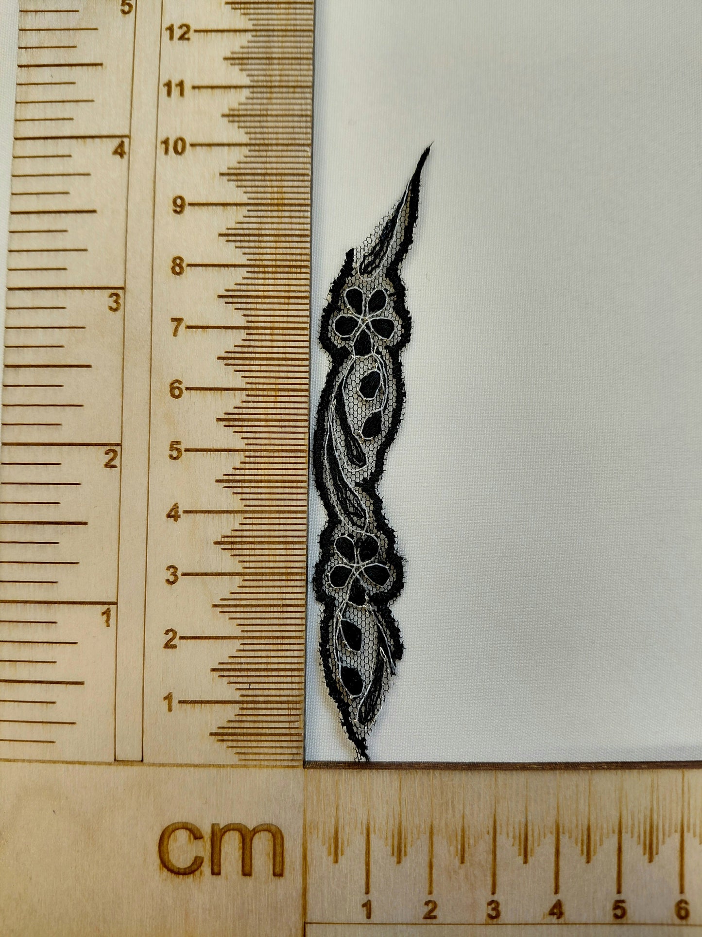 Pilt lapi/õmmeldava märgiga 10 x 1,5 cm – saadaval Šarlote kangad