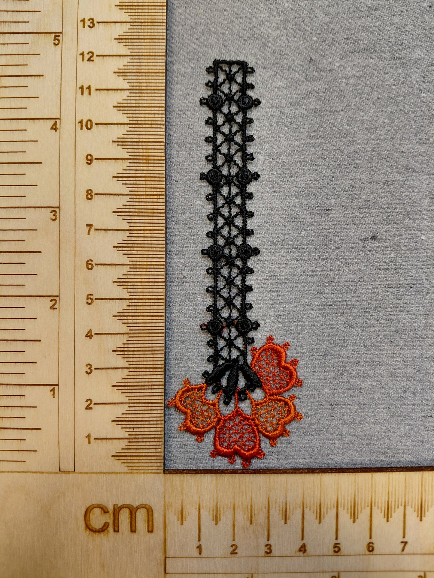alt
Pilt plaastri/õmblusega 12 x 4 cm – saadaval Šarlote kangad