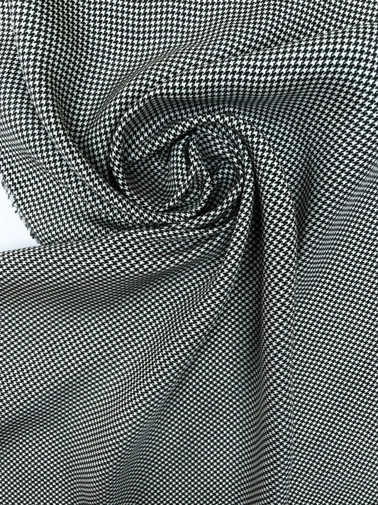 Itālijas kleitu un blūžu audums | 58% zīds | 42% viskoze | 95 g/m² | 147 cm