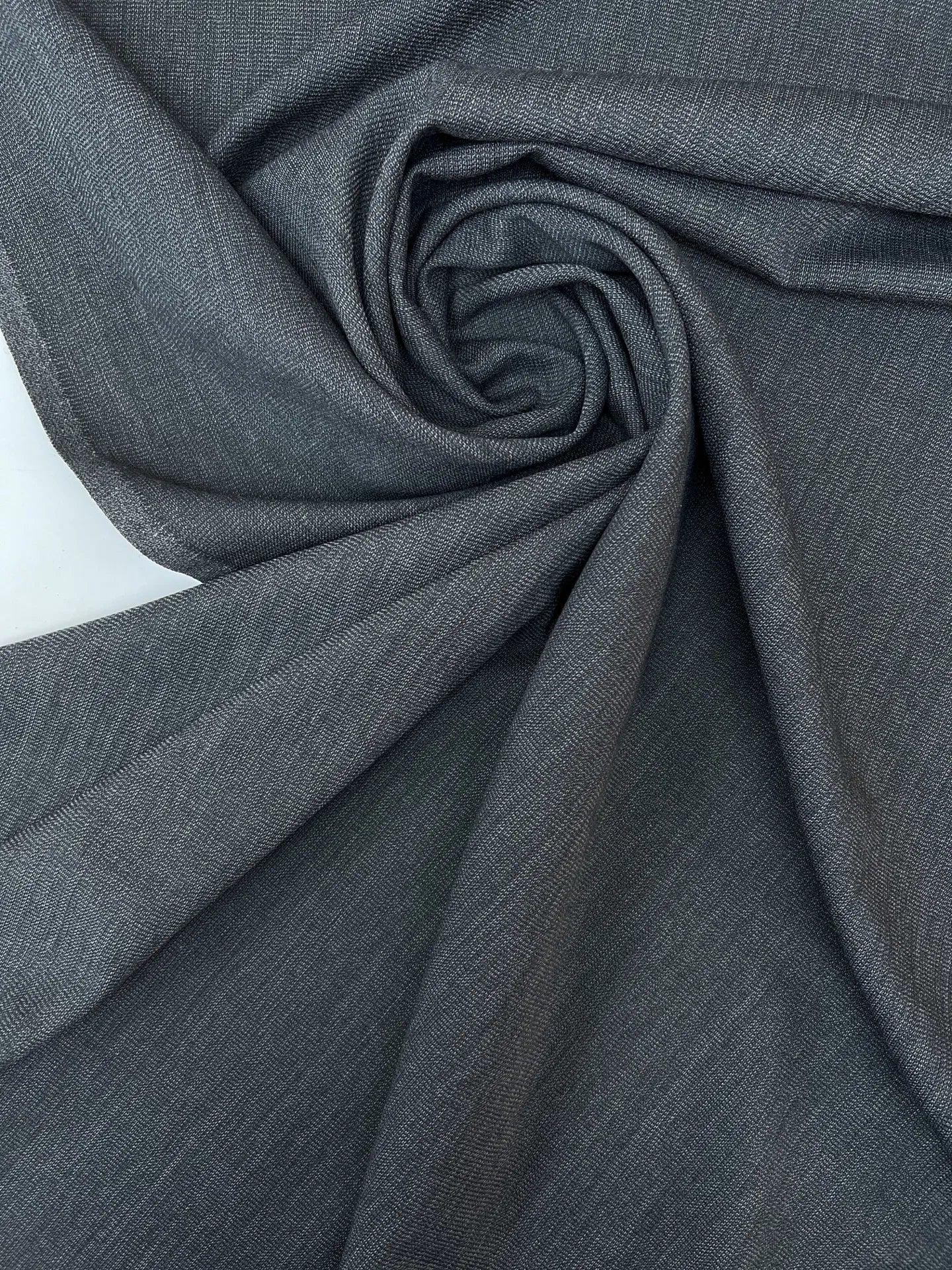 Itālijas kostīmaudums | 53% vilna | 45% poliamīds | 2% elastāns | 215 g/m² | 156 cm | Pelēks