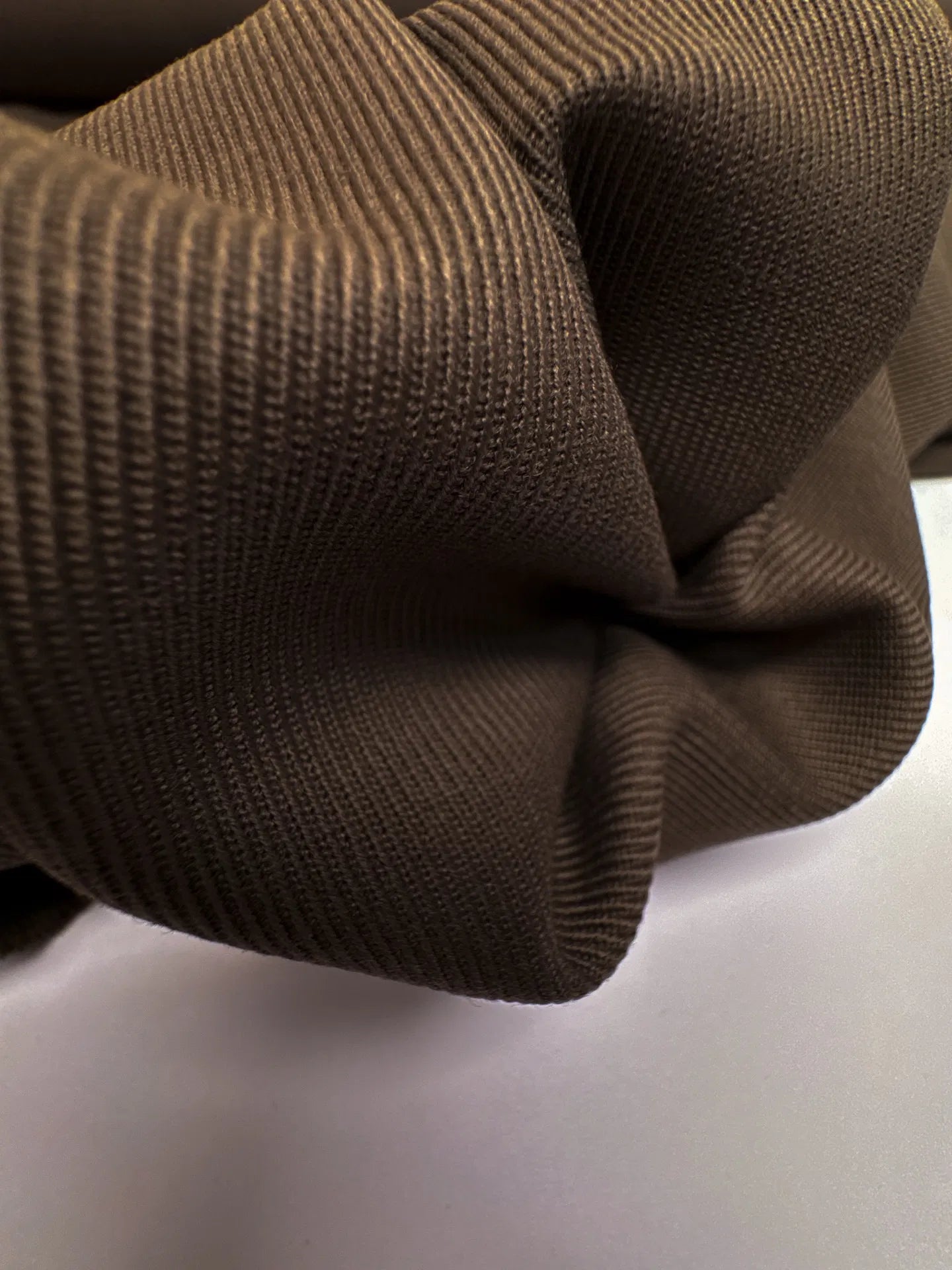 Itālijas tvila kostīmaudums | 44% vilna | 56% poliamīds | 325 g/m² | 150 cm | Brūns