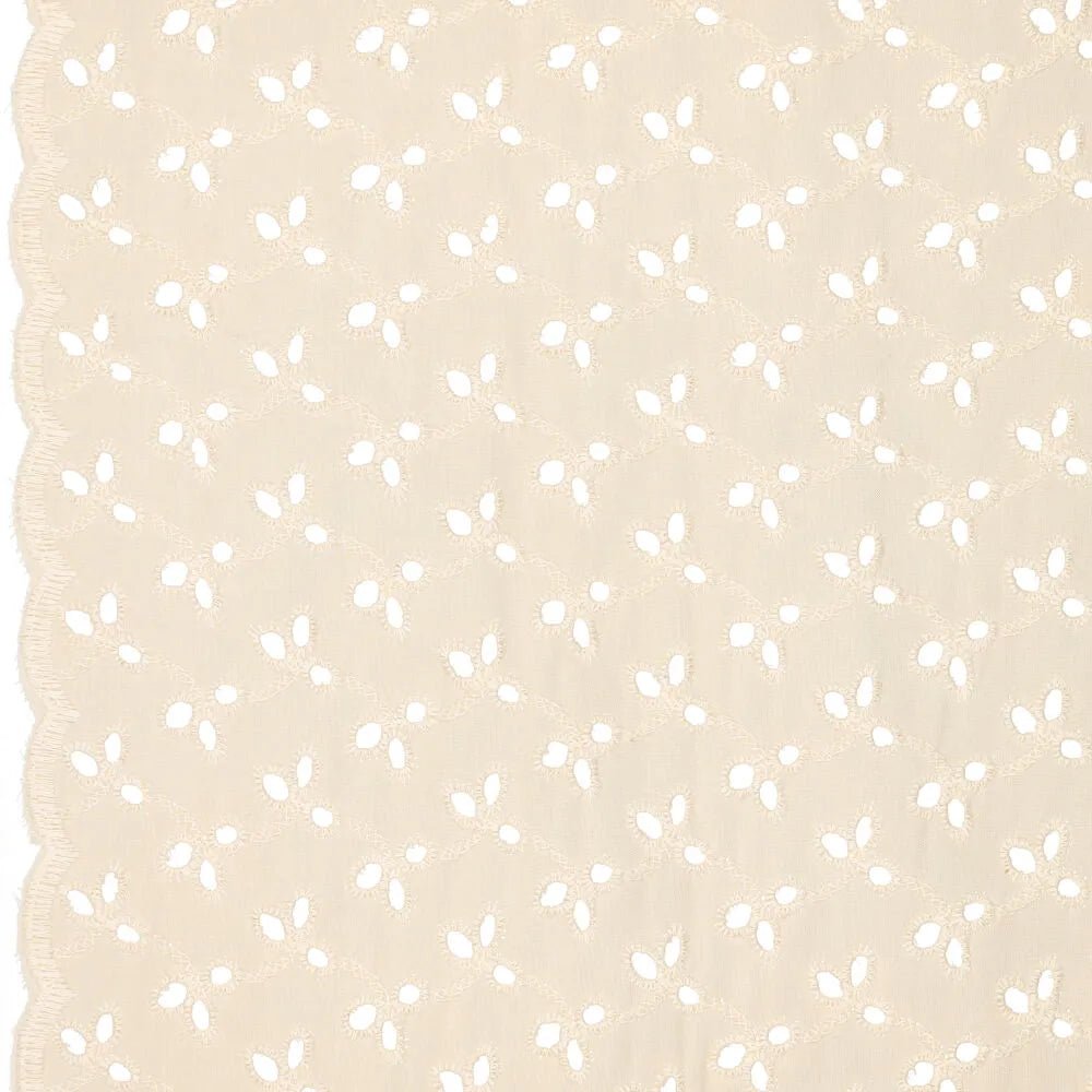 Izšūts kokvilnas audums - izšuvums uz bēša 115g/m²