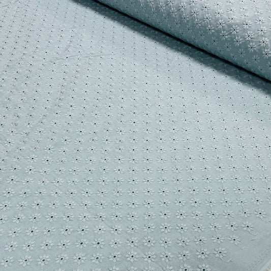 Izšūts kokvilnas audums - mint puķīšu motīvs 110 g/m²