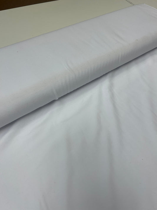 Image of white cotton knit with defect – available online at Šarlotes audumi