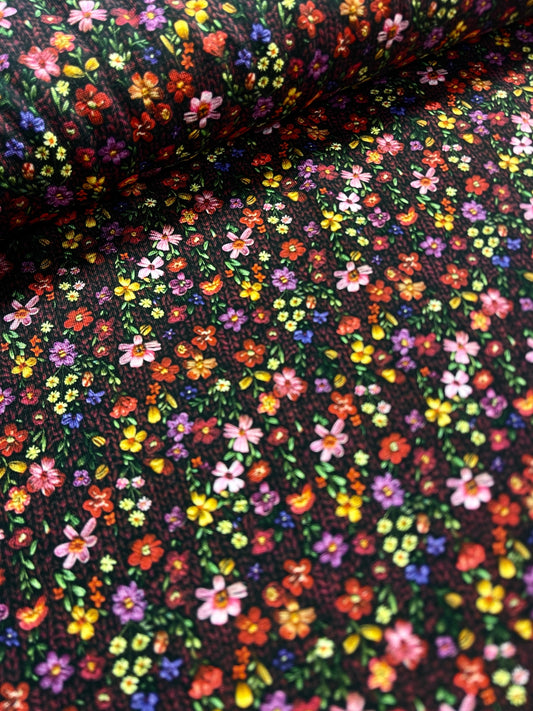 Kokvilnas trikotāža - smalki ziediņi ar adījuma rakstu fonā 200 g/m²