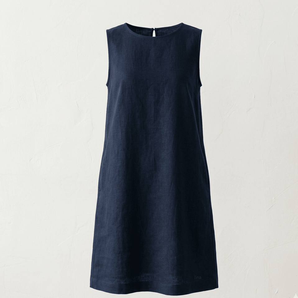 Image de tissu en lin bleu foncé 235 g/m² – disponible chez Šarlotes audumi