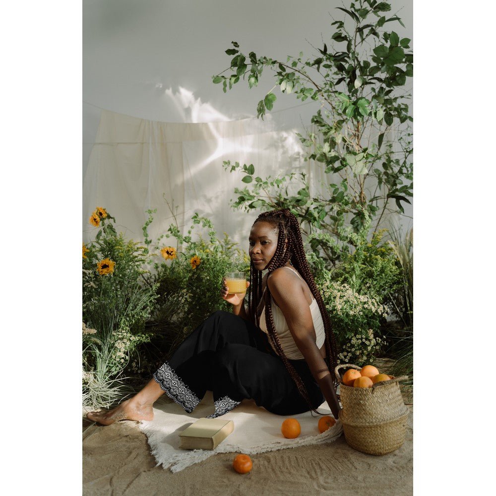 Lins ar viskozi - izšūti bēši ziedi 250 g/m²