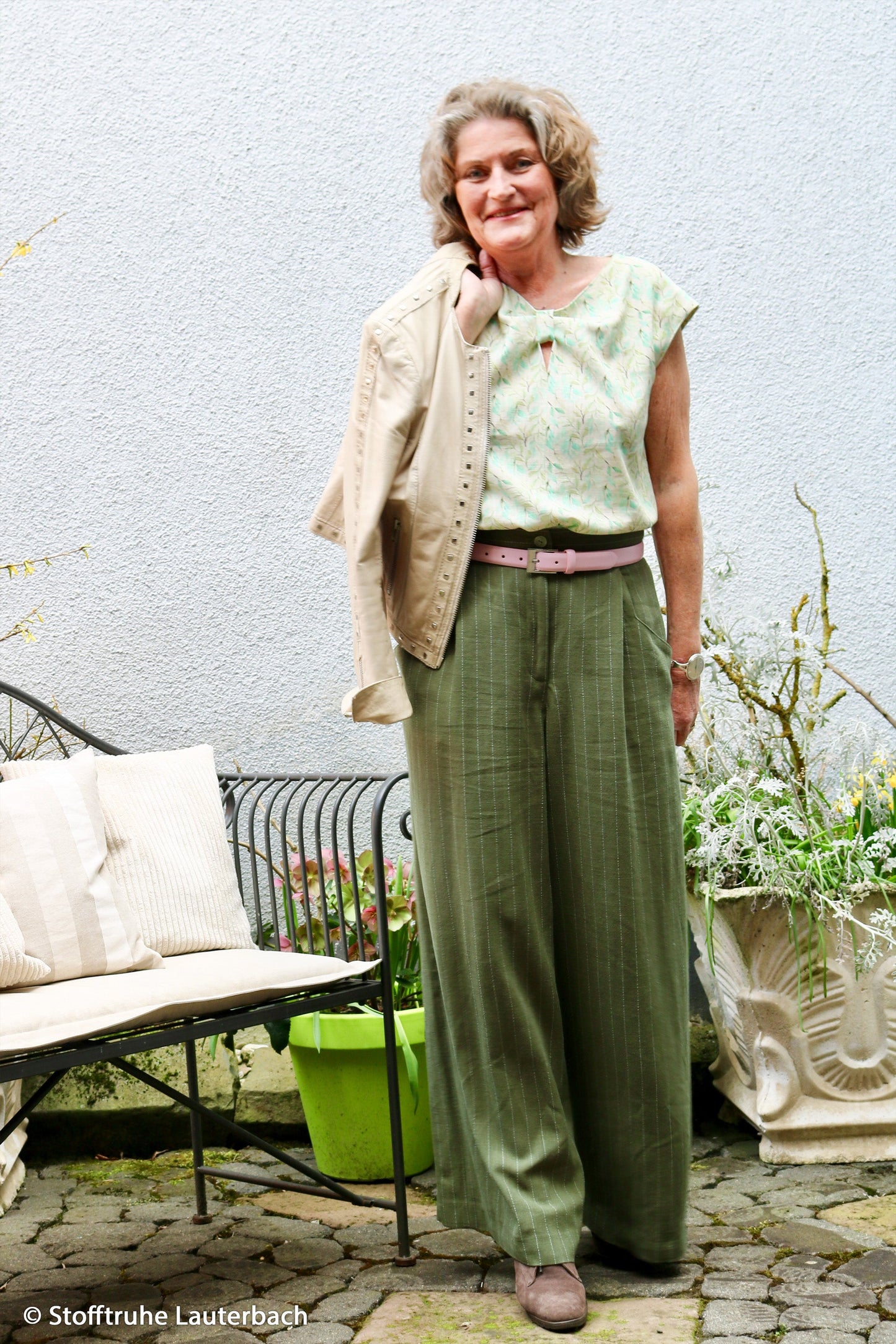 Lins ar viskozi - svītras uz zaļa fona 200 g/m²