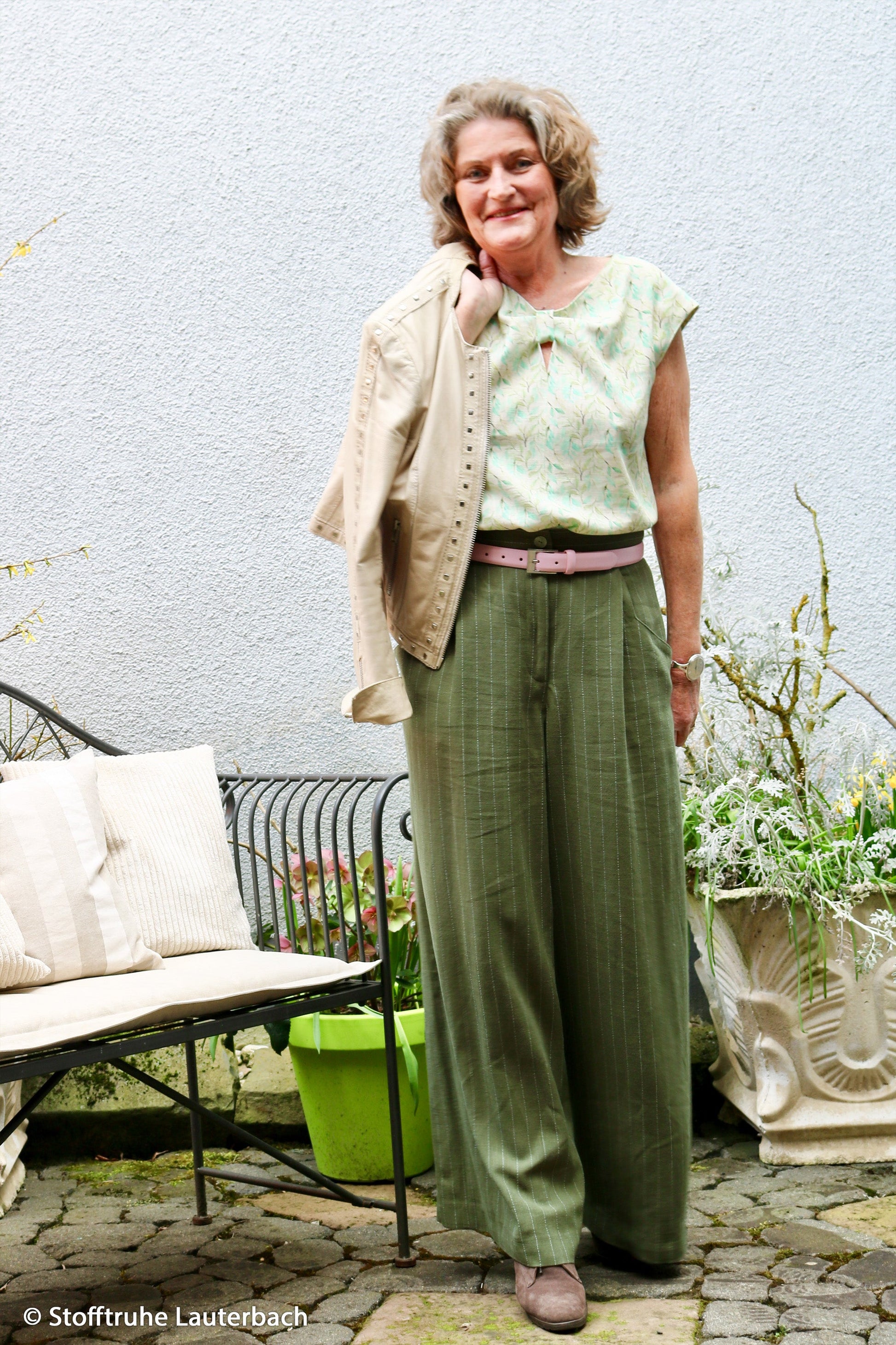 Lins ar viskozi - svītras uz zaļa fona 200 g/m²