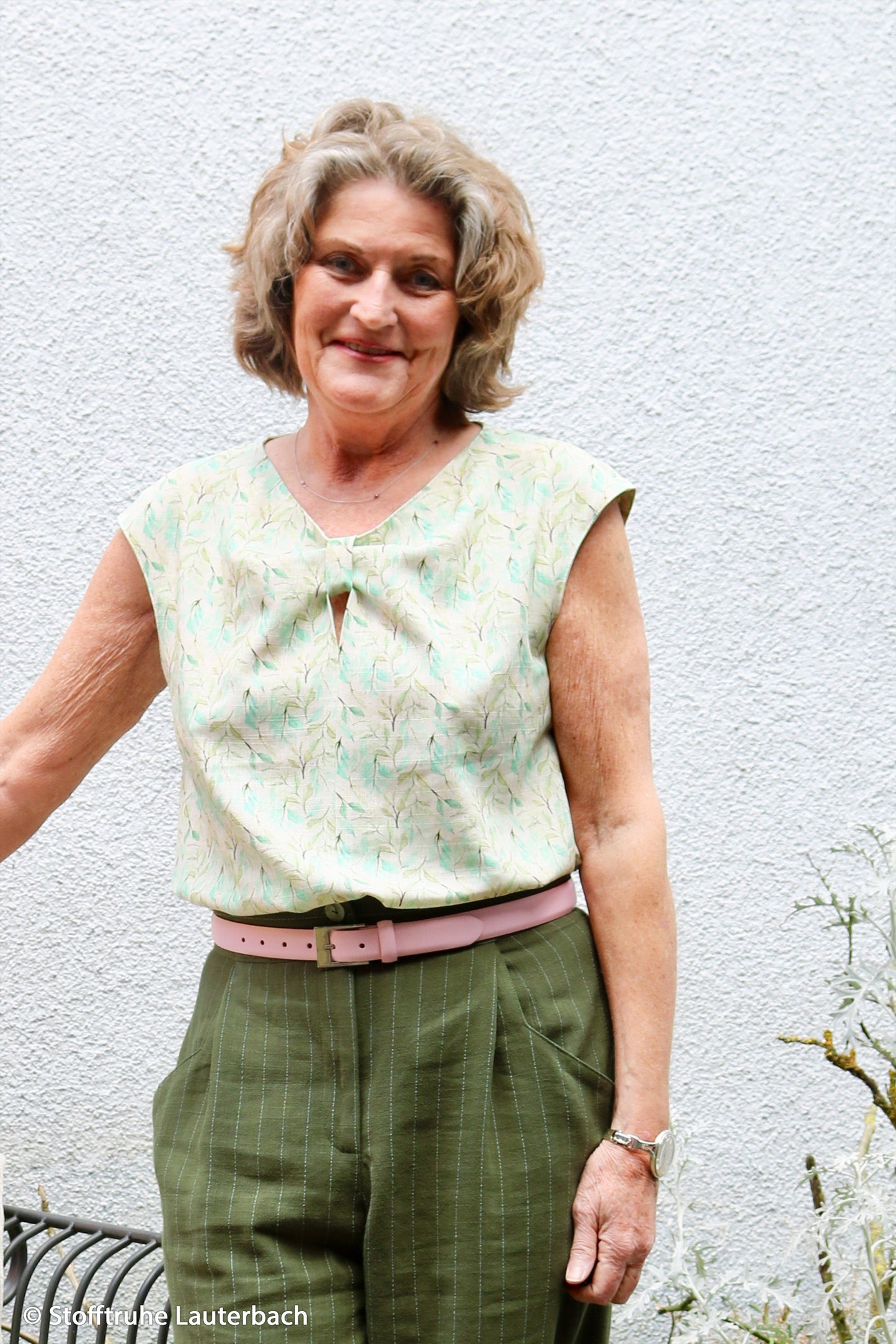 Lins ar viskozi - svītras uz zaļa fona 200 g/m²