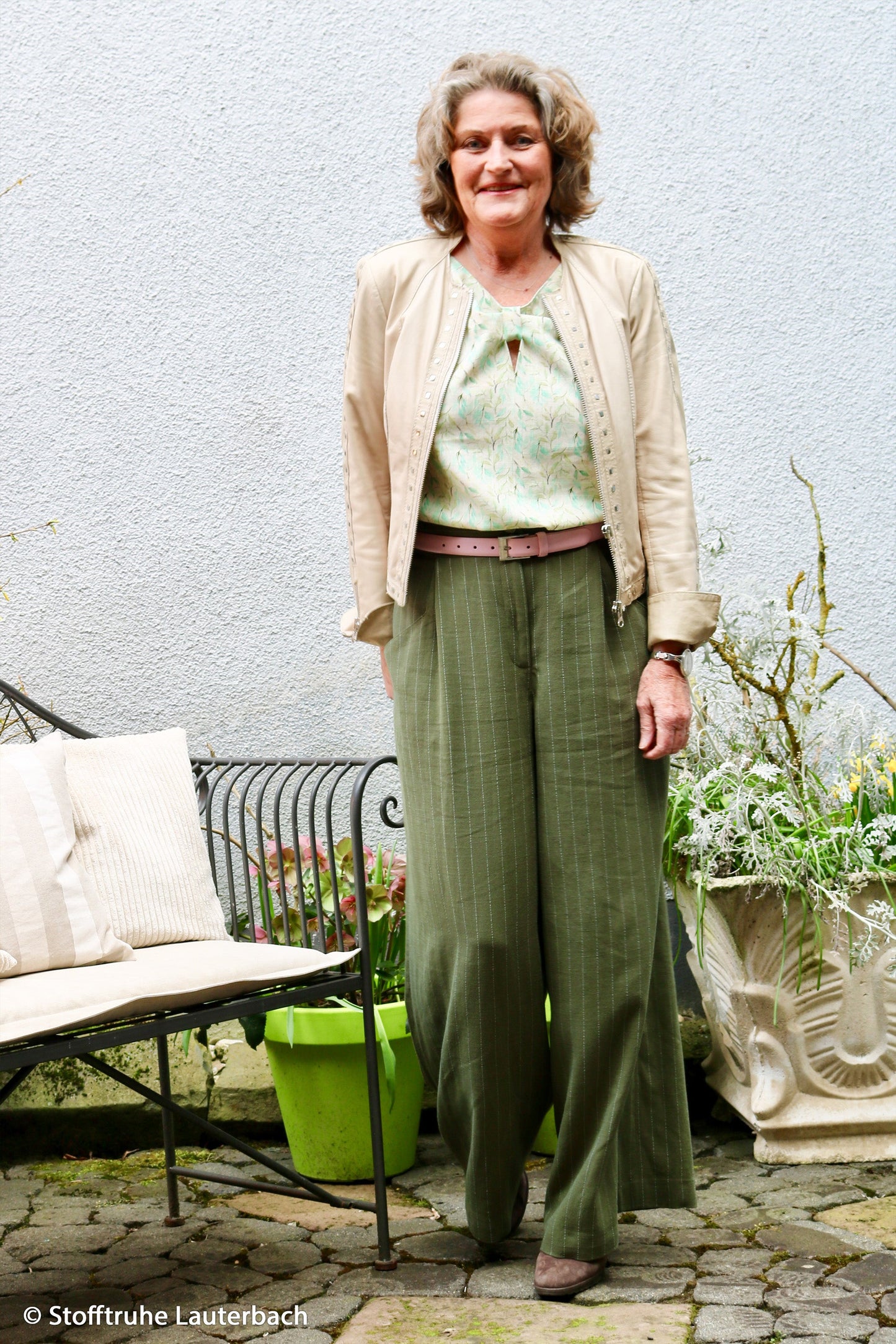 Lins ar viskozi - svītras uz zaļa fona 200 g/m²