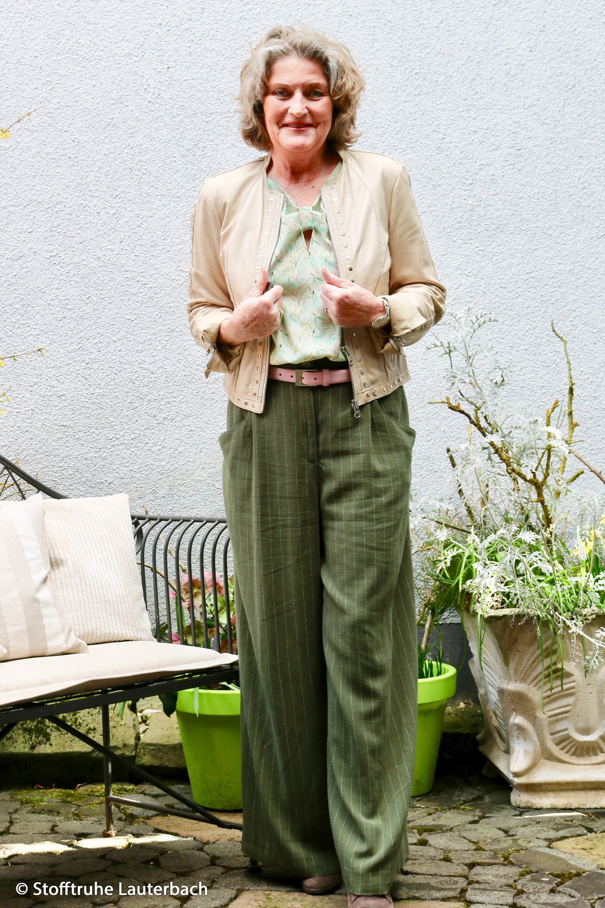 Lins ar viskozi - svītras uz zaļa fona 200 g/m²