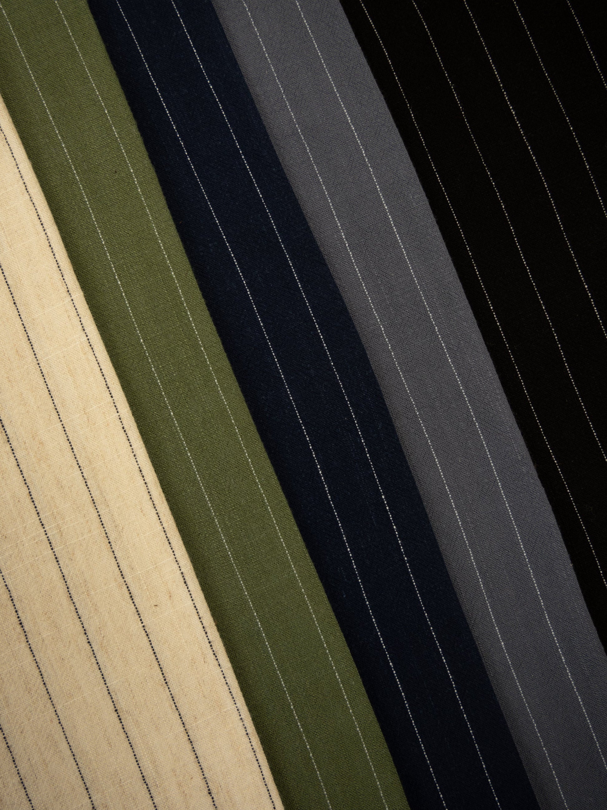 Lins ar viskozi - svītras uz zaļa fona 200 g/m²