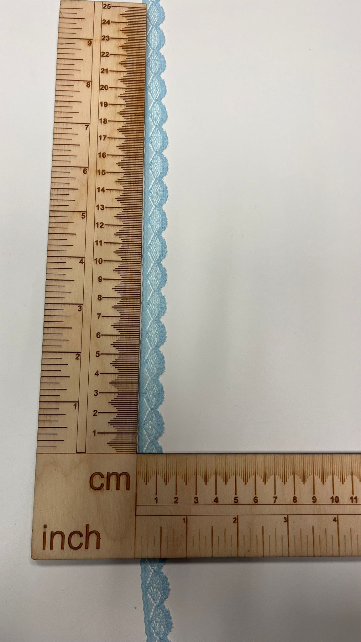 Attēls ar Mežģīne 1,4 cm-gaiši zila – pieejams internetā Šarlotes audumi
