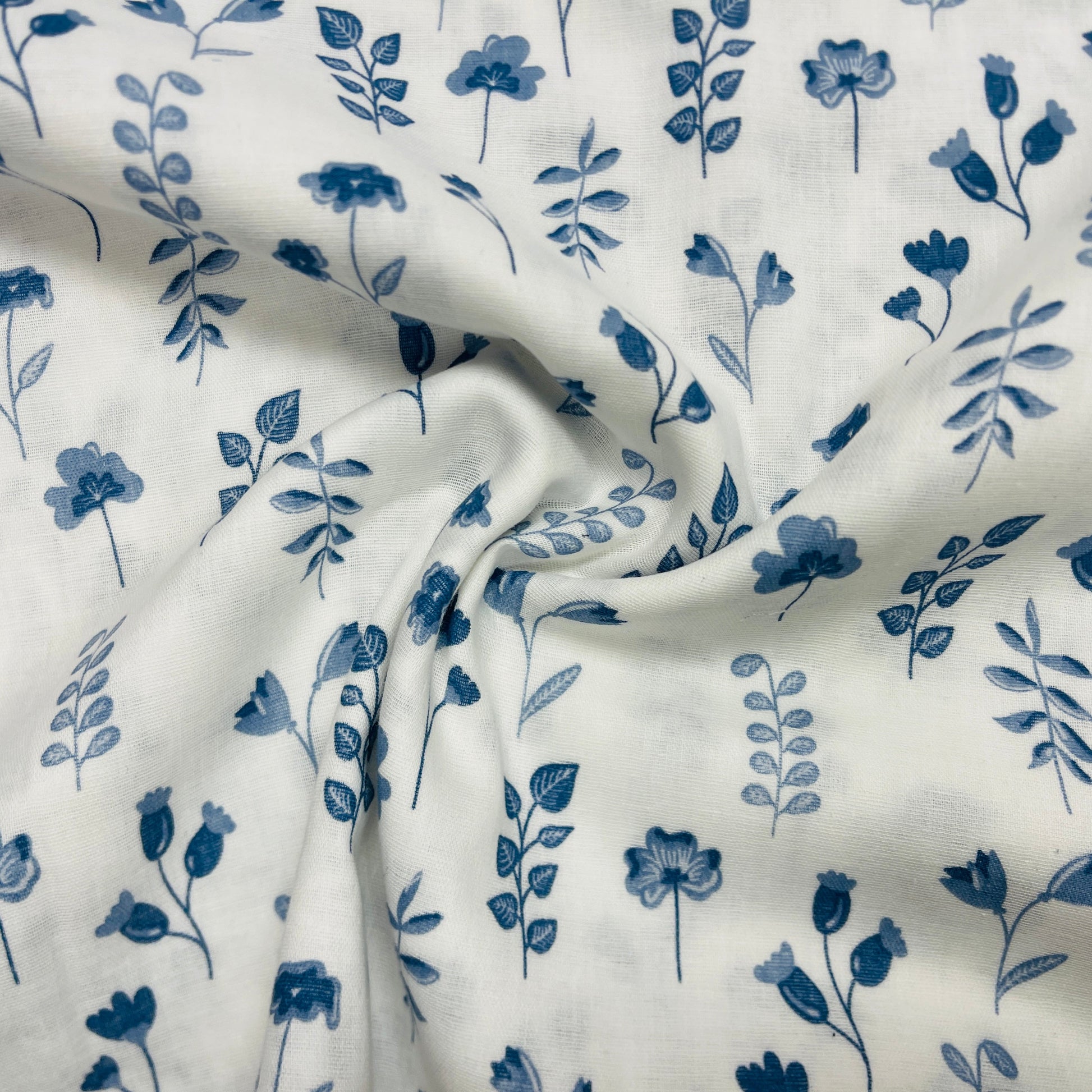 Muslīns - lapiņas zilos toņos 140 g/m²