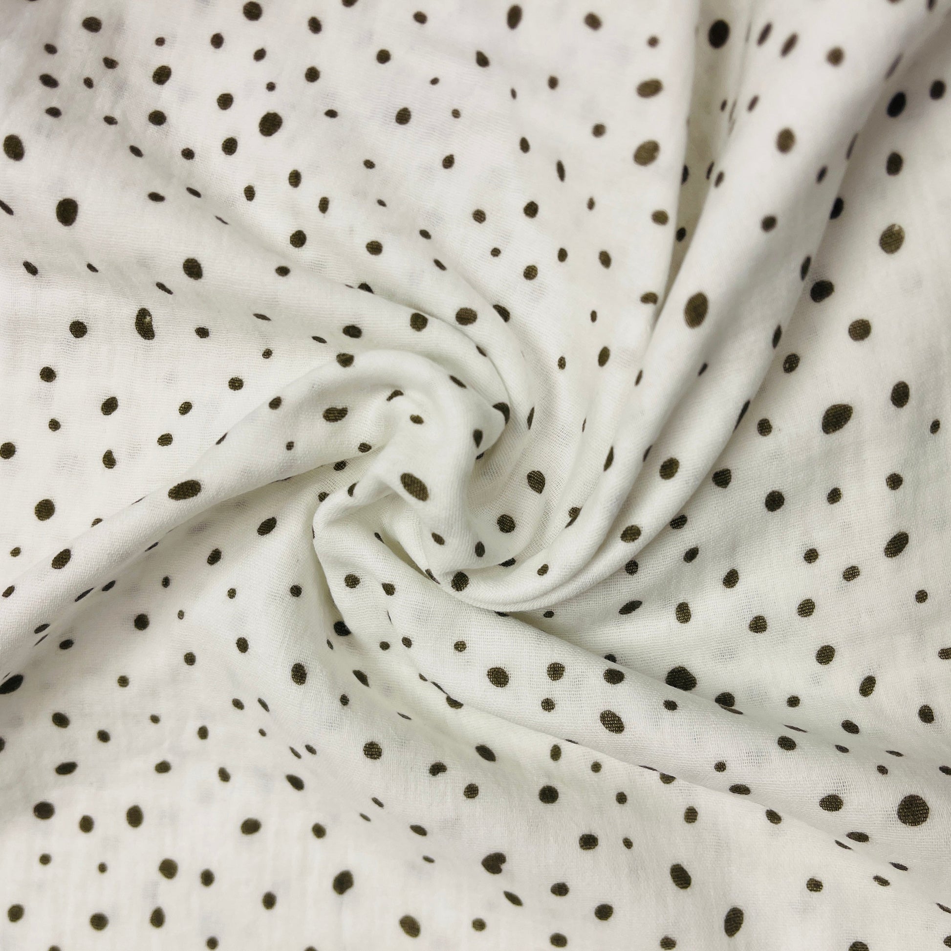 Muslīns - zaļganbrūni punkti 140 g/m²