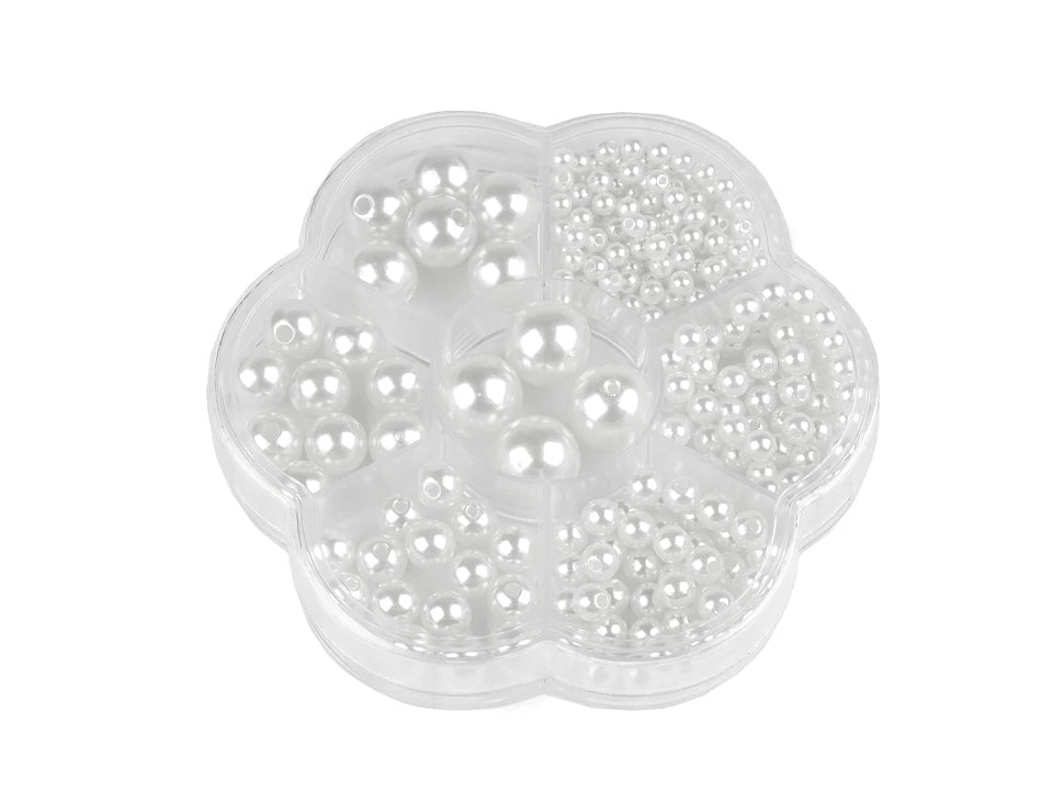 Attēls ar Plastmasas pērlīšu komplekts– puķes formas kastītē – pieejams Šarlotes audumi