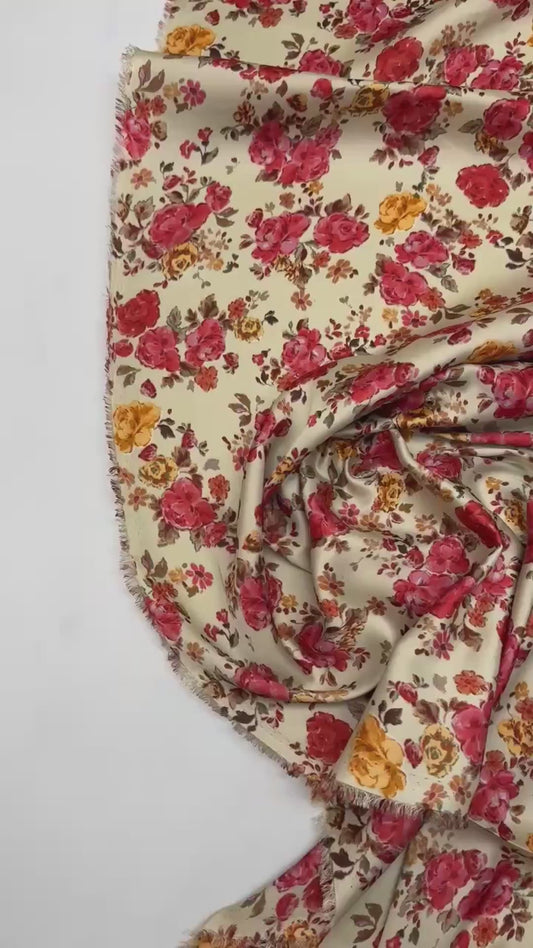 Italiapärane satiinlõng lillemustriga | 136 cm | Punakasroosad toonid