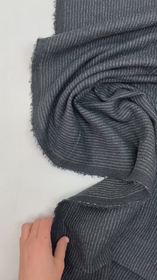 Villane kangas - must peene triibuga 240 g/m²