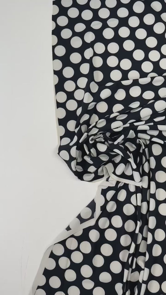 Pärast viimast tükki - Itaalia trikookangas täpilise mustriga | Polüamiid 51% Viskoos 41% Elastaan 8% | 132 cm - 70 cm