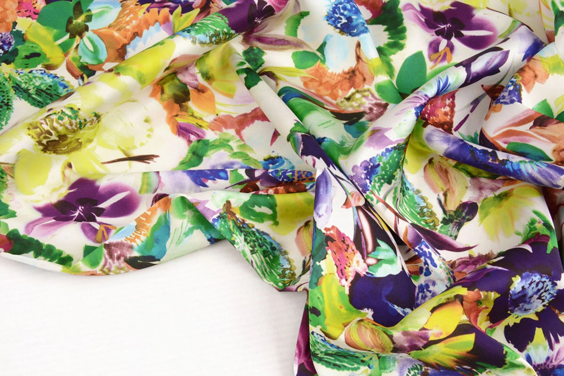 Satīns ar elastānu - angļu dārza ziedi 80 g/m²