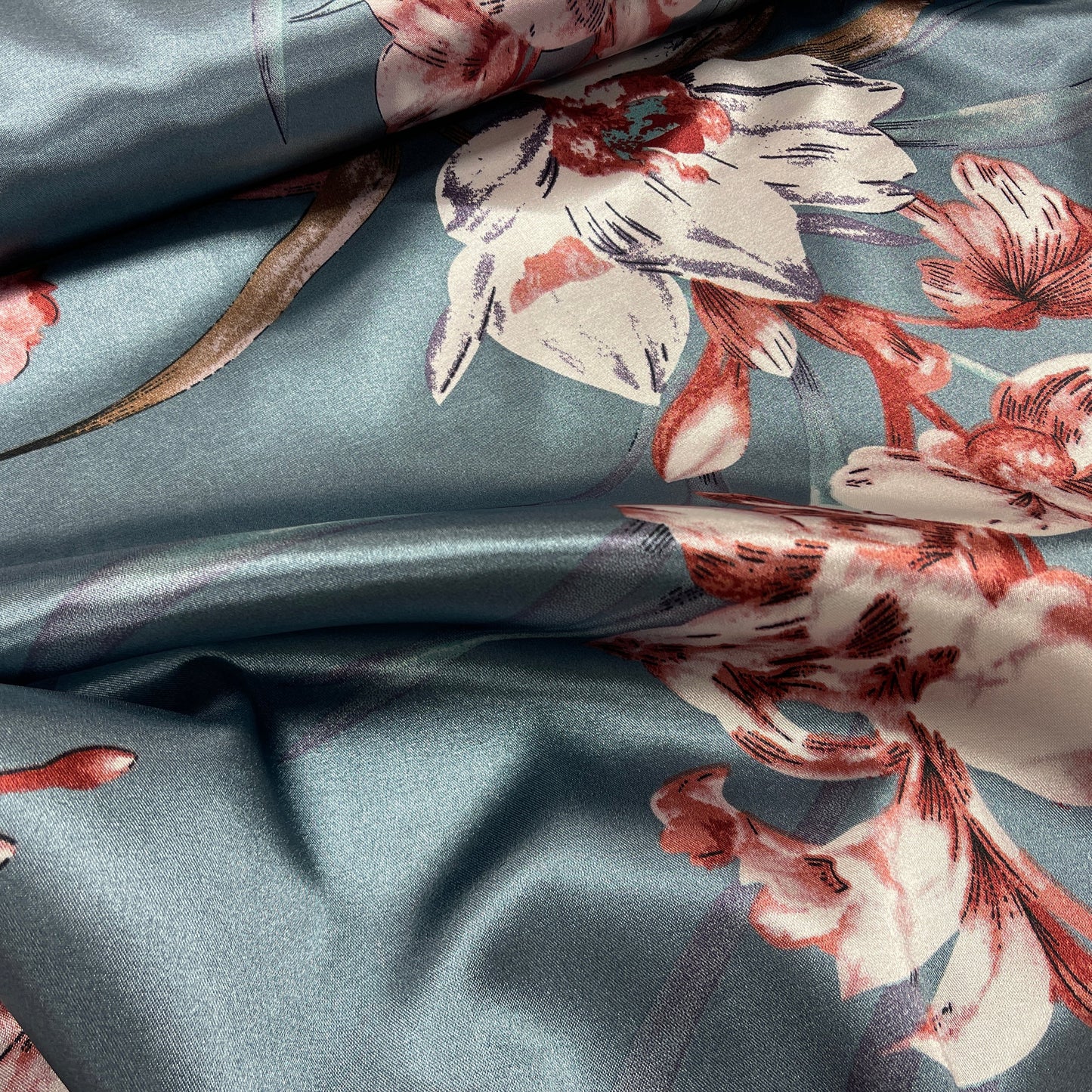 Satīns ar elastānu - orhideju motīvs 80 g/m²