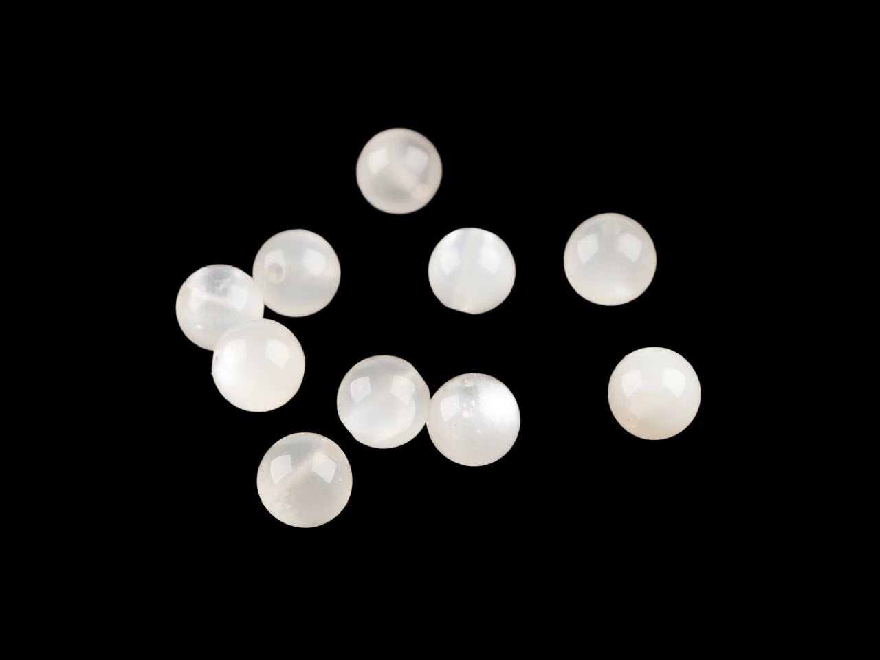 Sintētiskā mēnessakmens pērlītes Ø6 mm | 10 gab.