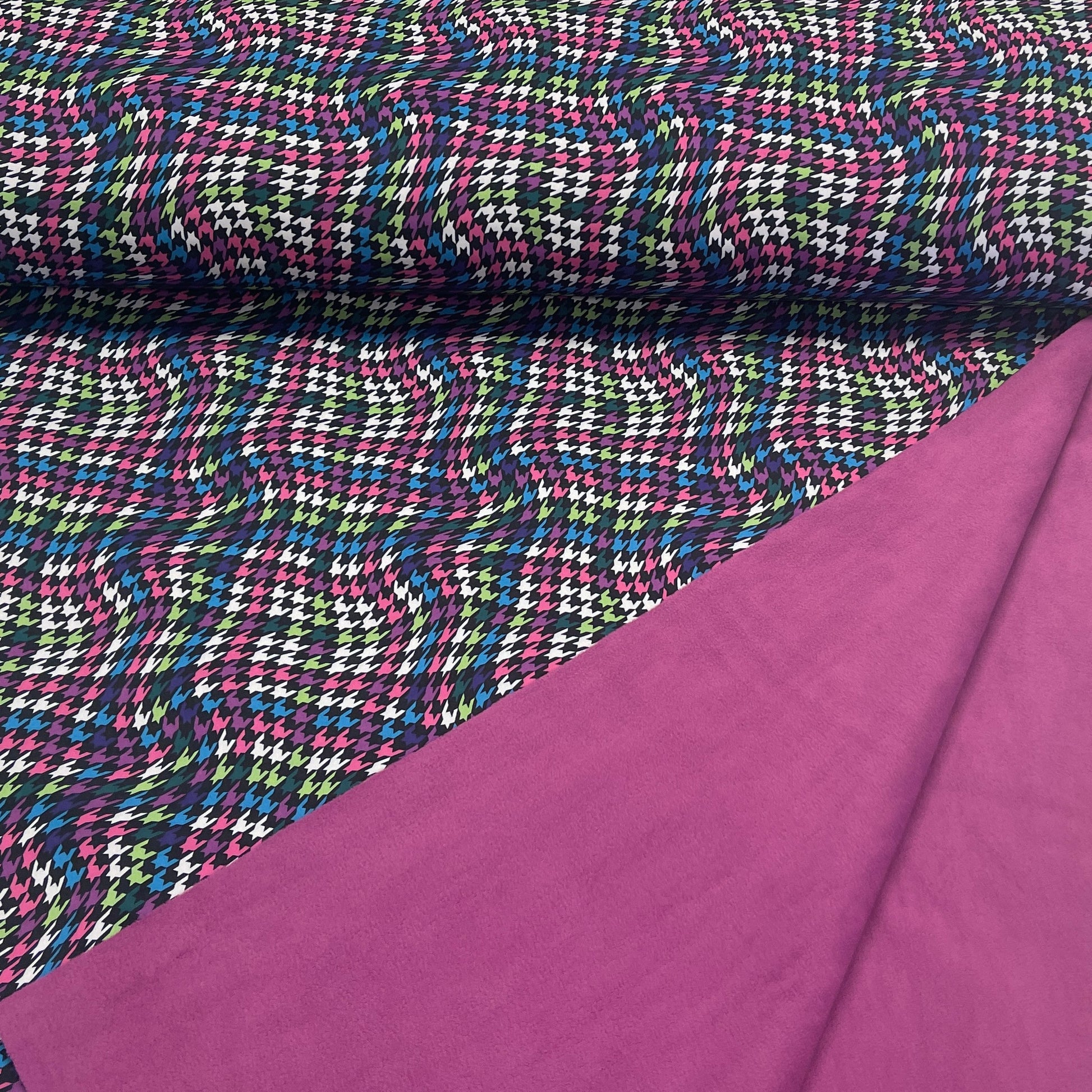 Softshell audums ar elastānu - krāsains raksts 310 g/m²