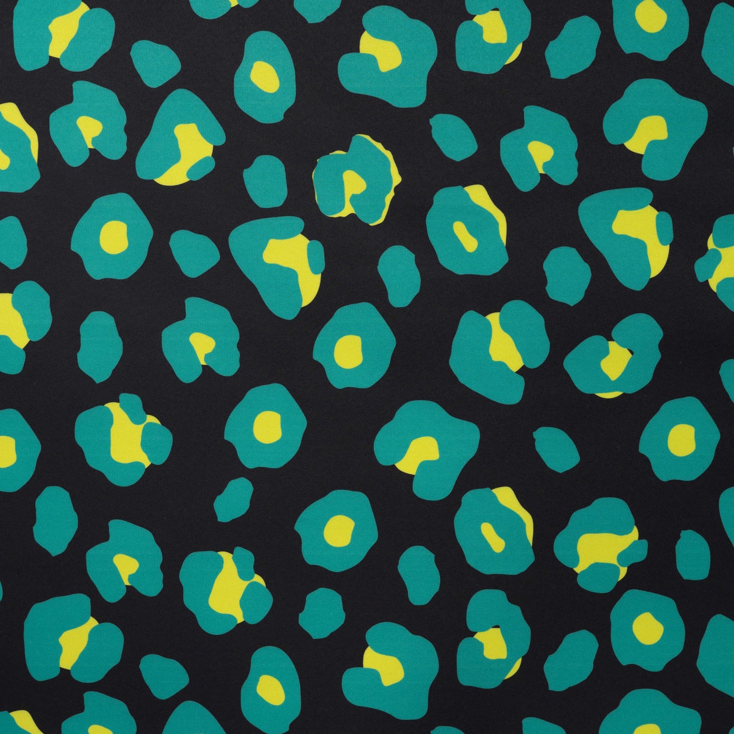 Attēls ar Softshell audums - zaļais leopards 310 g/m² – pieejams Šarlotes audumi