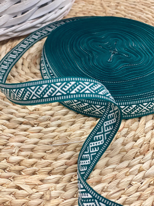 Tautiskā lente, josta 15mm - zaļa ar baltu rakstu - LV