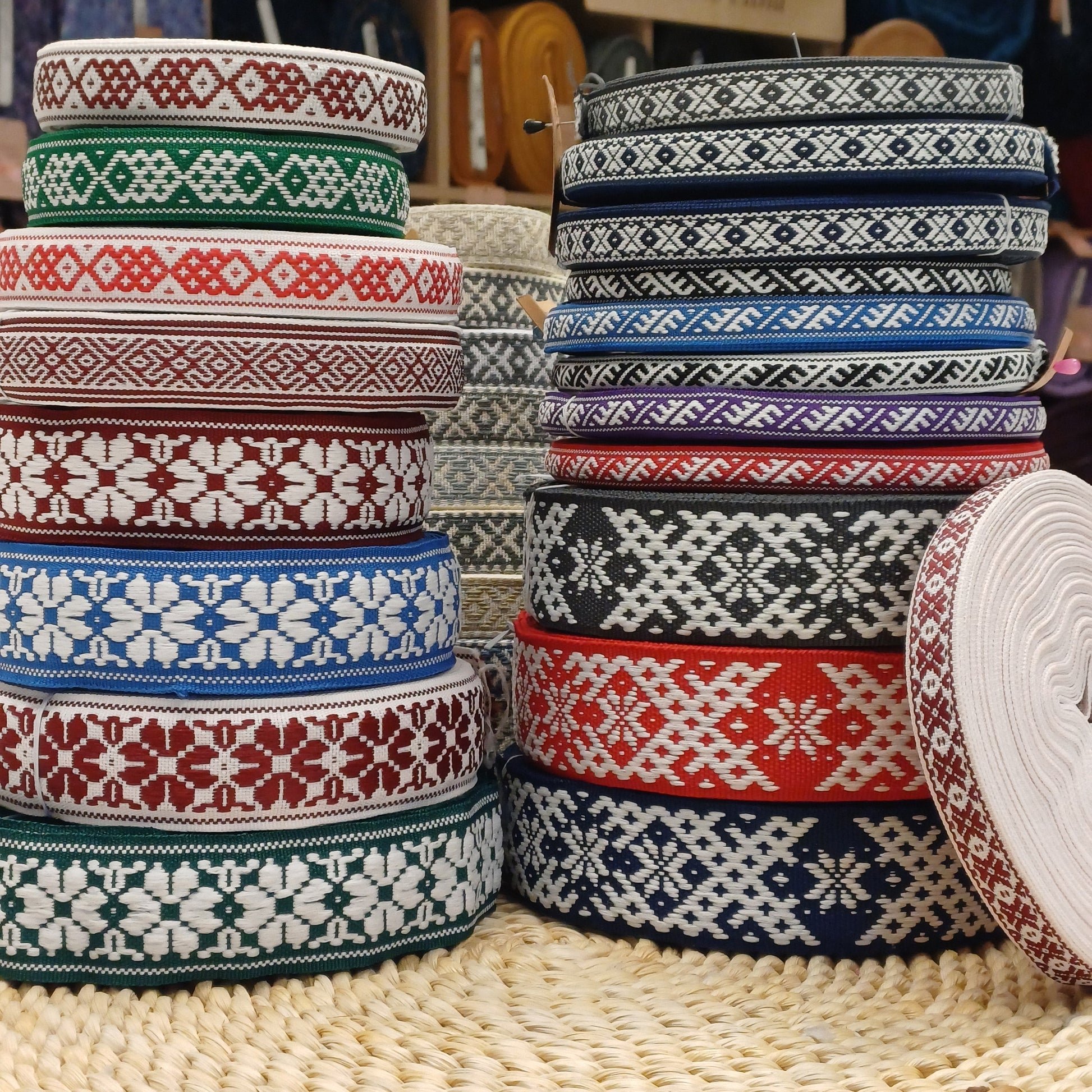 Tautiskā lente, josta 16mm - sarkana - LV