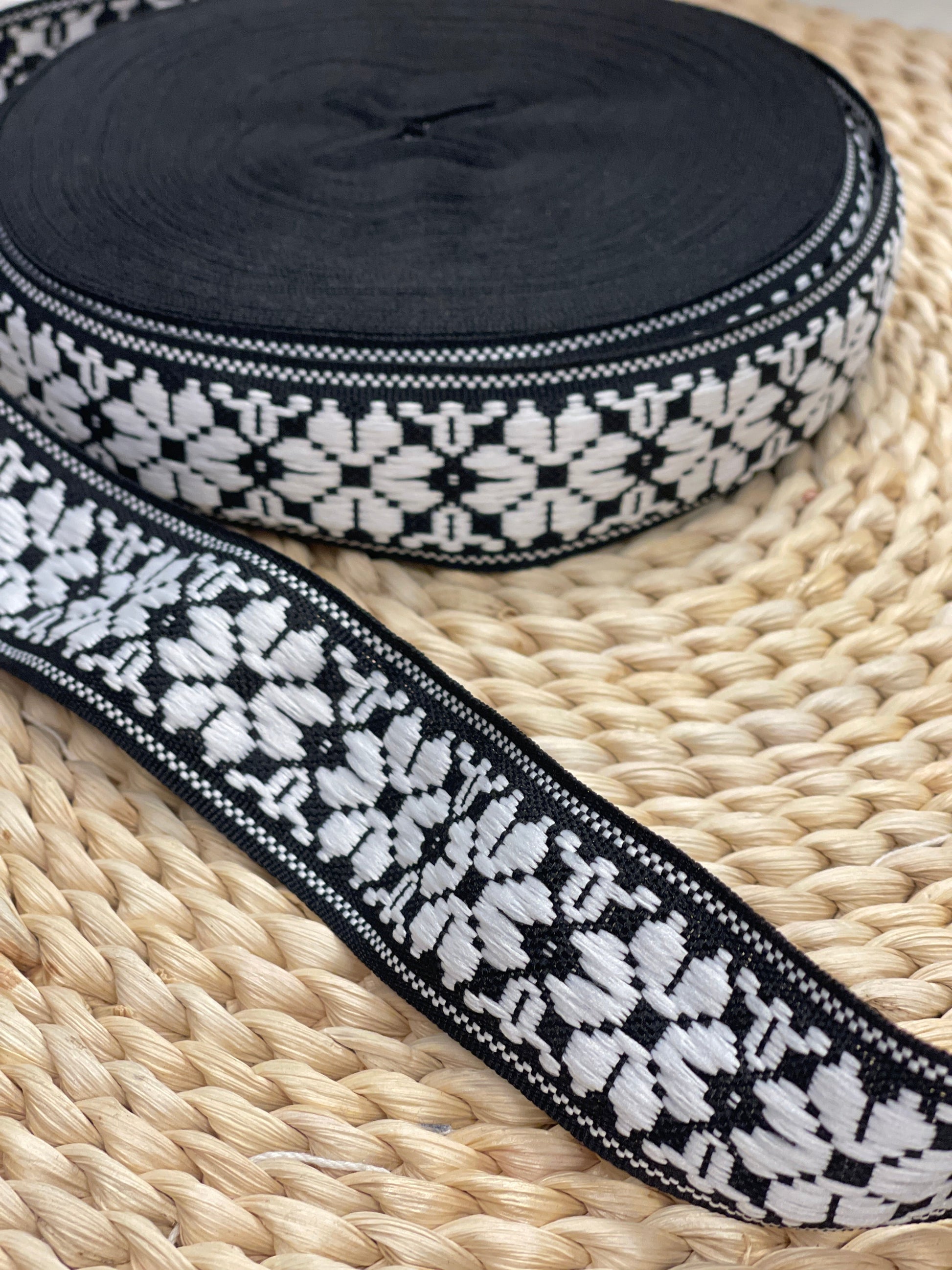 Tautiskā lente, josta 36mm - melna - LV