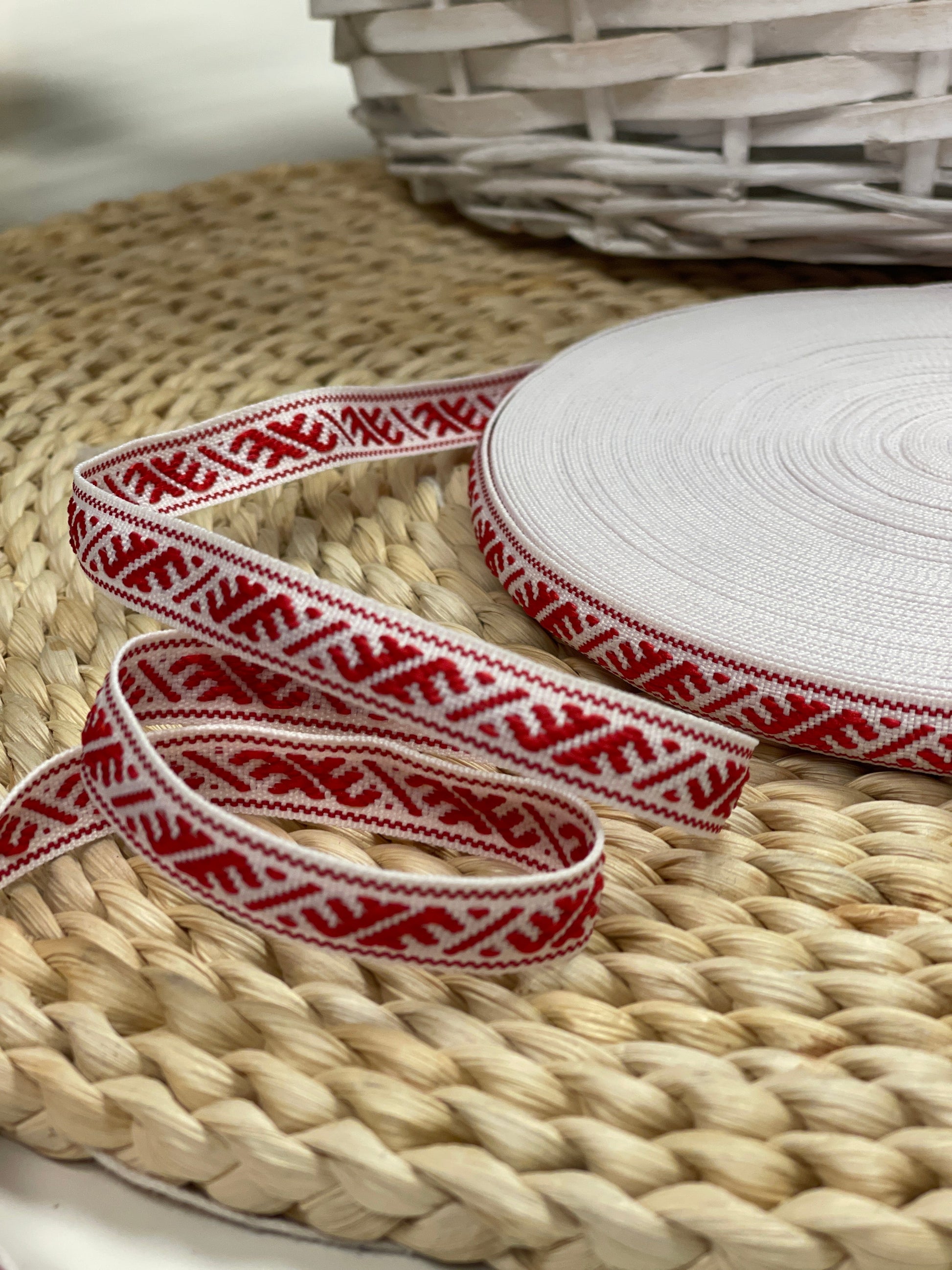 Tautiskā lente, josta Ūsiņš 12mm - sarkana ar baltu - LV