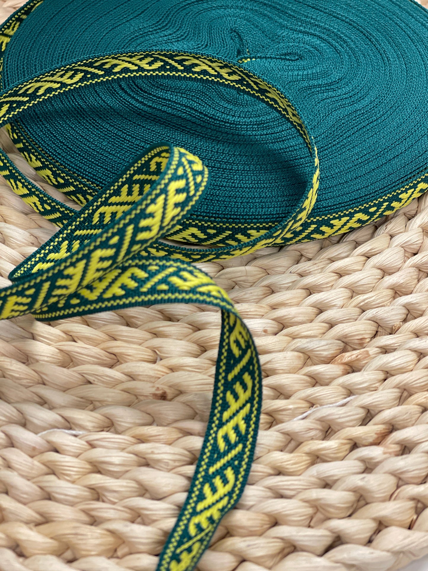 Tautiskā lente, josta Ūsiņš 12mm - zaļa ar dzeltenu - LV