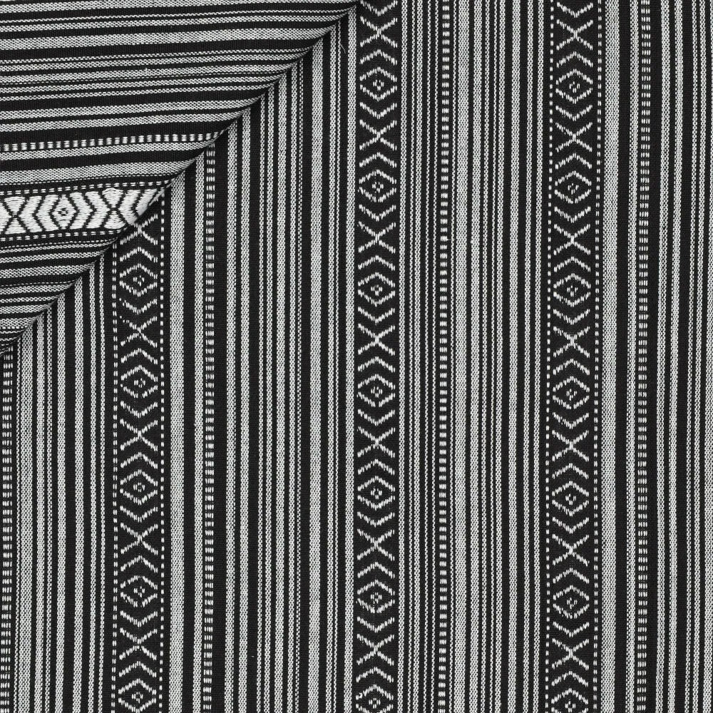 Tautiska raksta audums - melns ar pelēku 200 g/m²