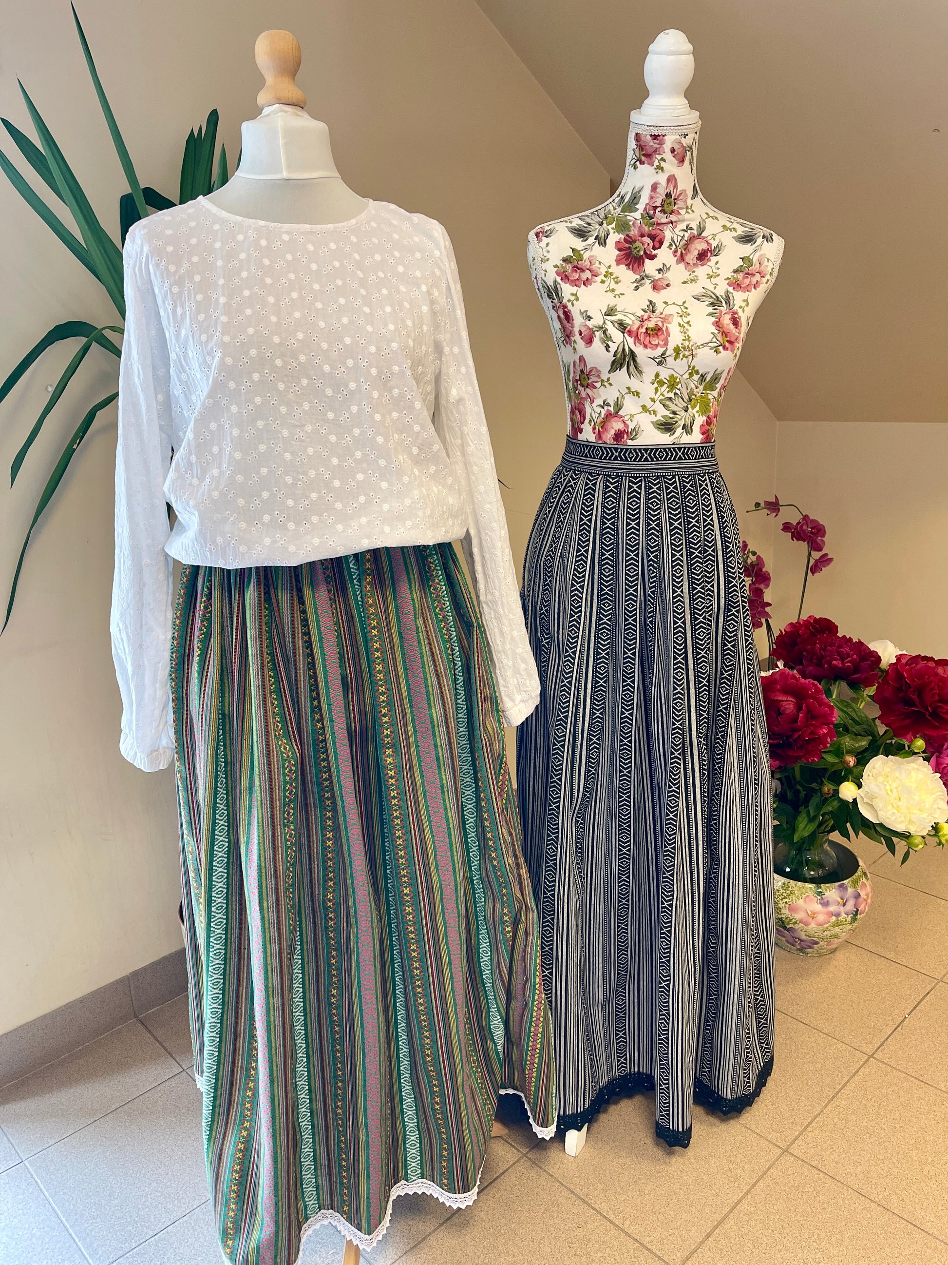 Tautiska raksta audums - zaļš 200 g/m²