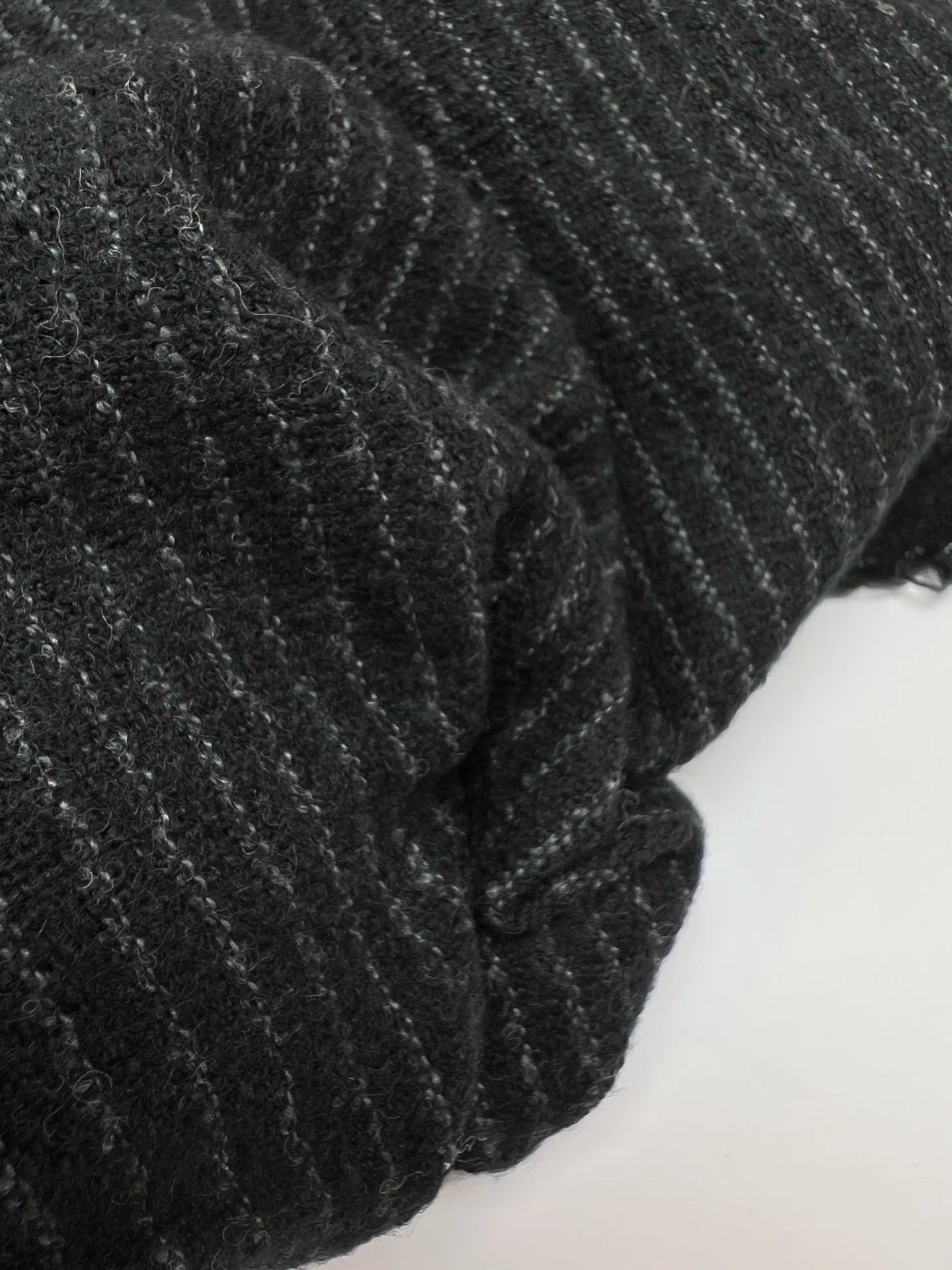 Vilnas audums - melns ar smalku svītriņu 240 g/m²