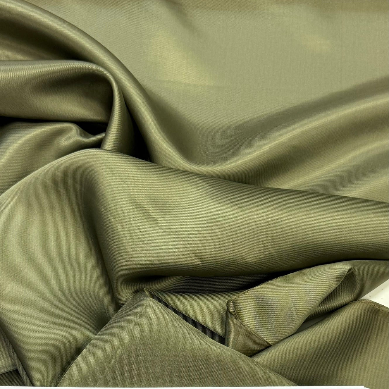 Attēls ar Viskozes oderes audums - olīvkrāsas 85 g/m² – pieejams Šarlotes audumi