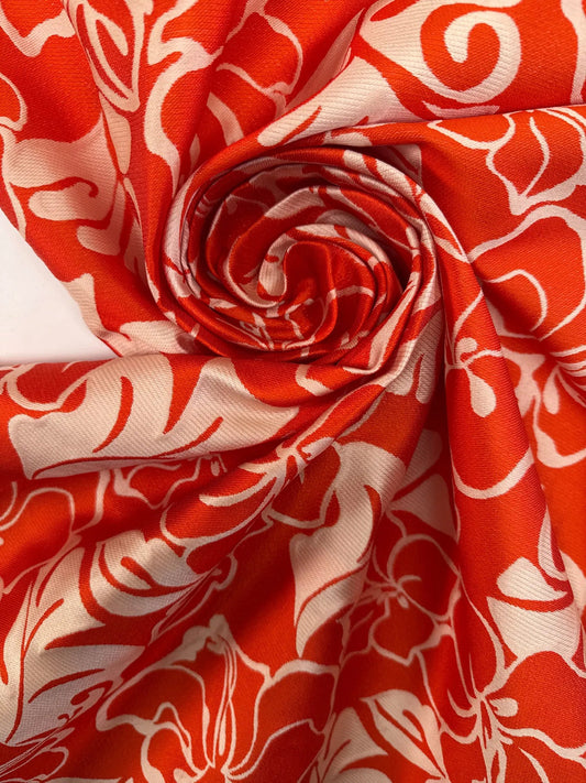 Zīda žakards - sarkans un bēšs ziedu raksts 105 g/m²