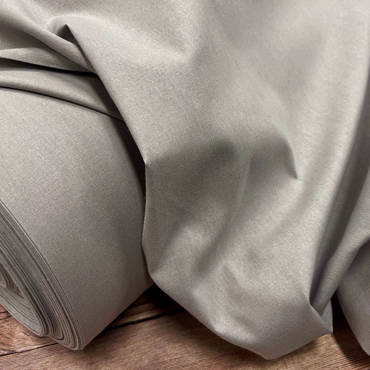 100% Kokvilnas audums-pelnu pelēks 220cm 146 g/m²