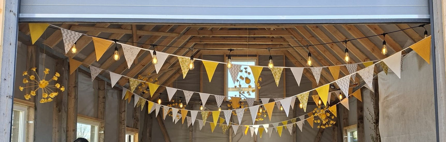 Tissu 100 % coton - motif zigzag blanc et gris 125 g/m² – disponible chez Šarlotes audumi