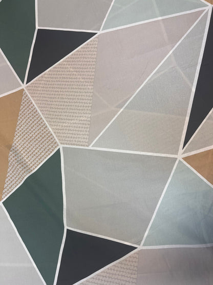 Pilt 100% puuvillakangast – geomeetrilised kolmnurgad 220cm 130 g/m² – saadaval Šarlote kangastes